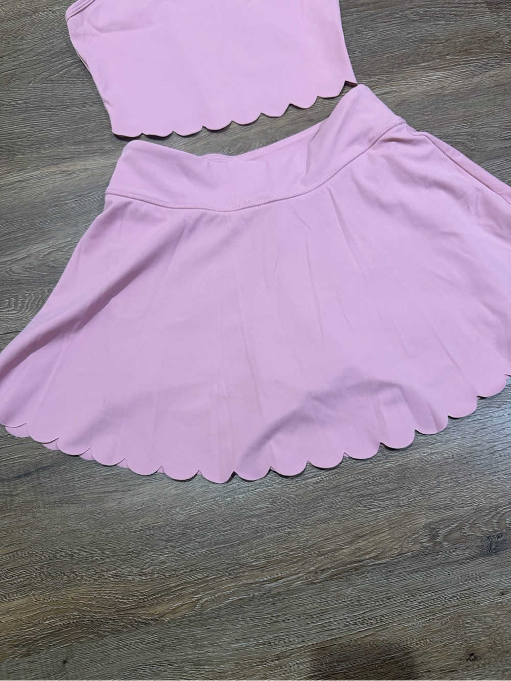 Attraco Women's Pink Scallop Hem Tennis Skort and Matching Tank Top - Picture 3 of 10